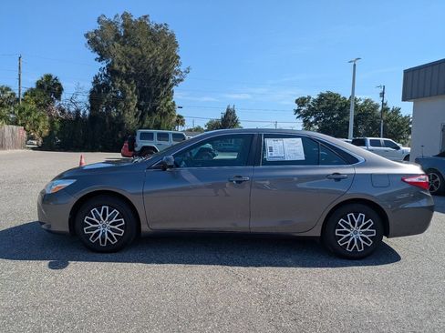 Used 2016 Toyota Camry LE FWD image 9