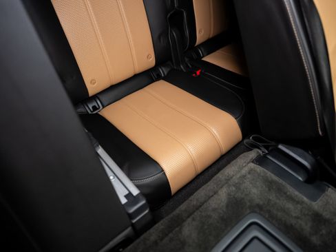 Used 2018 Bentley Bentayga AWD/4WD image 66