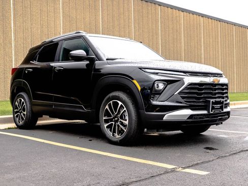 New 2026 Chevrolet TrailBlazer LT w/ LT Cold Weather Package AWD/4WD image 2
