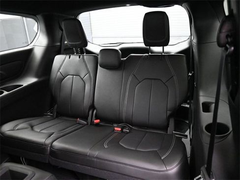 New 2026 Chrysler Pacifica Select image 18