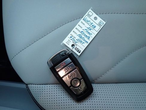 Certified 2025 Ford Escape Platinum w/ Premium Technology Package image 30