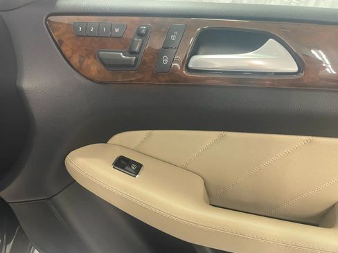 Used 2015 Mercedes-Benz GL 450 4MATIC image 24