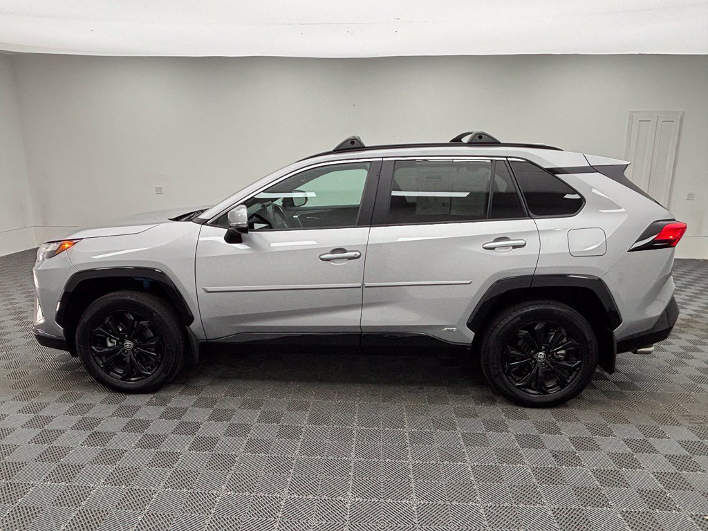 Used 2022 Toyota RAV4 SE w/ SE Grade Weather Package AWD/4WD image 12