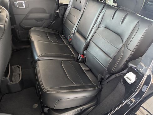 Used 2023 Jeep Wrangler Unlimited Sahara w/ Cold Weather Group AWD/4WD image 17