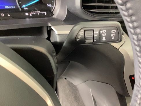 Used 2023 Ford Explorer XLT image 23