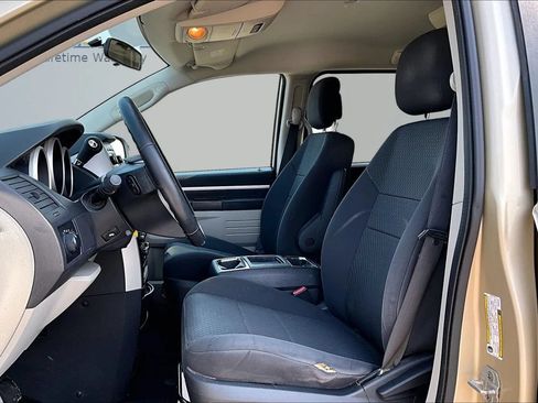 Used 2010 Dodge Grand Caravan Hero w/ Popular Equipment Group FWD image 16