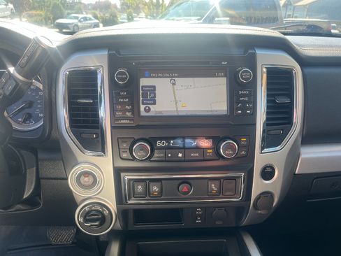 Used 2018 Nissan Titan PRO-4X image 17