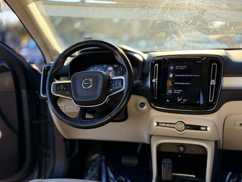 Used 2020 Volvo XC40 T5 Momentum w/ Protection Package Premier image 16