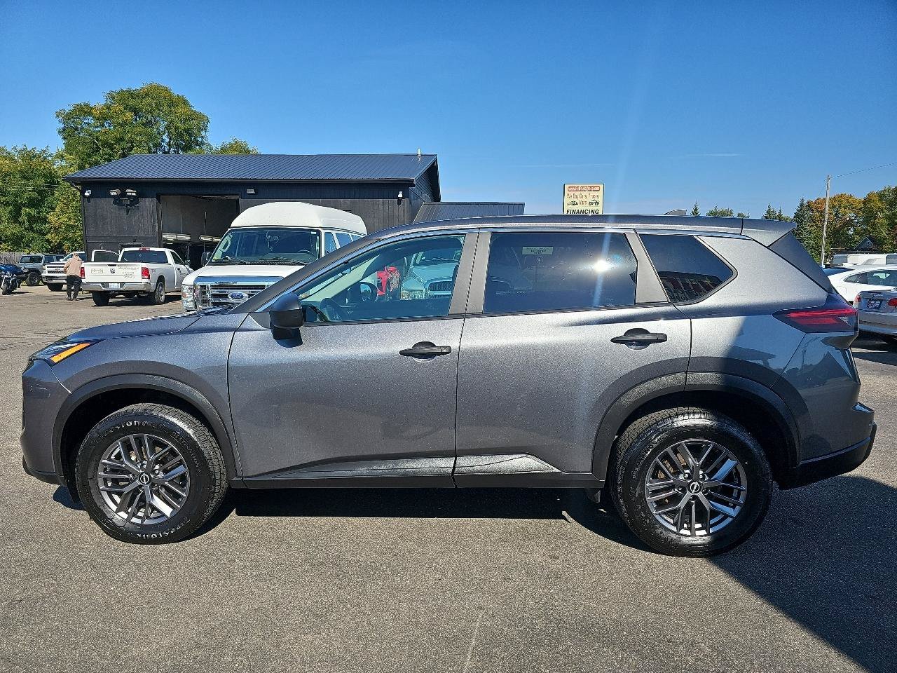 Used 2024 Nissan Rogue S AWD/4WD image 6