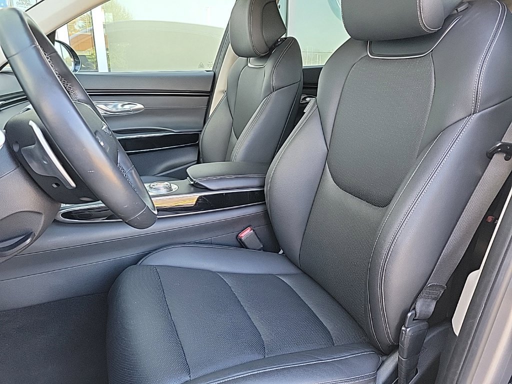 Used 2025 Genesis GV70 2.5T AWD/4WD image 11