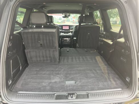 Used 2024 Jeep Wagoneer Series III AWD/4WD image 10