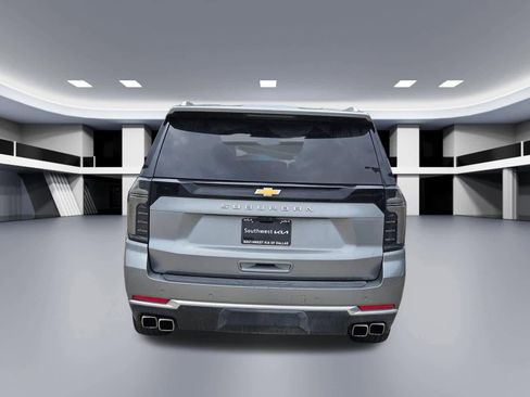 Used 2025 Chevrolet Suburban High Country AWD/4WD image 4