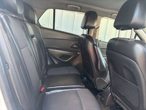 Used 2021 Chevrolet Trax LT FWD image 15