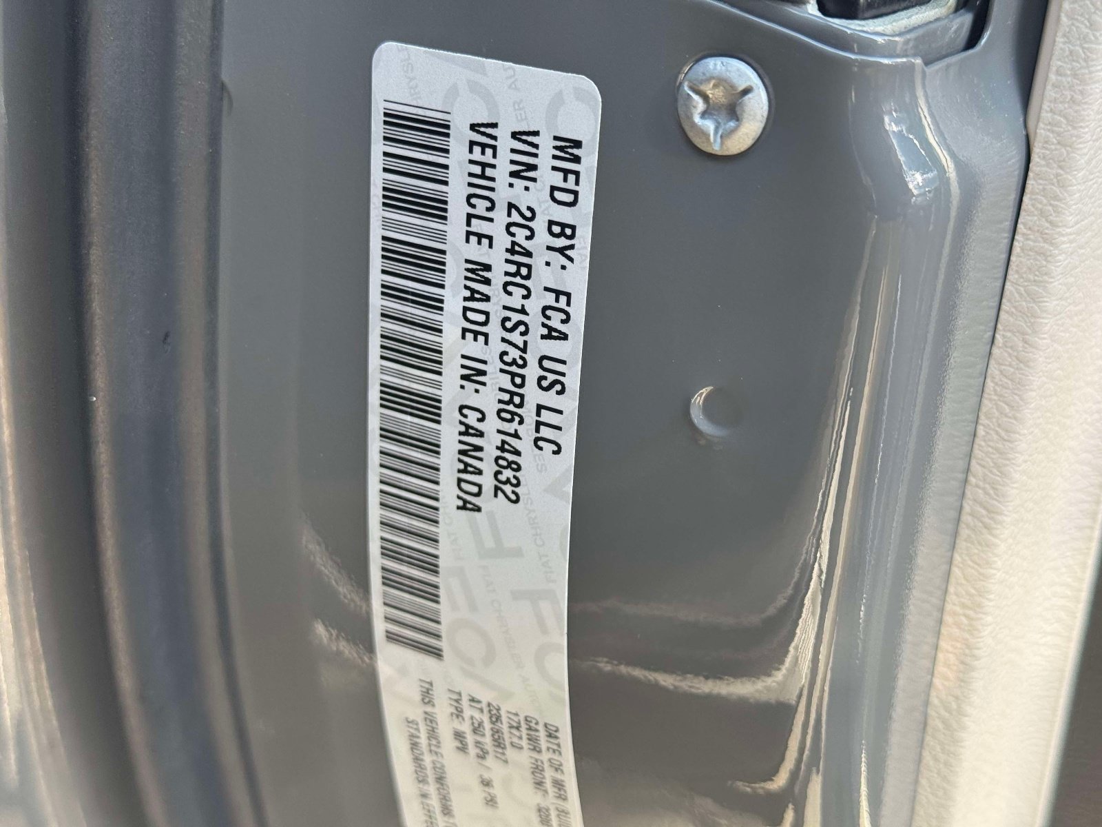 Used 2023 Chrysler Pacifica Limited FWD image 32