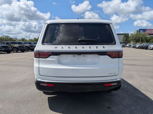 Used 2024 Jeep Wagoneer Series II w/ Flexible Seating Group RWD image 5