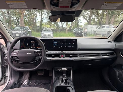 Used 2025 Kia K4 FWD image 32