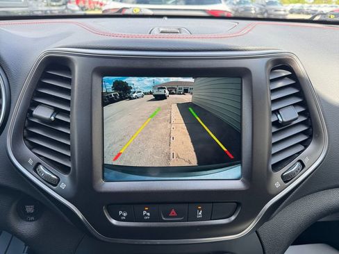 Used 2022 Jeep Cherokee Trailhawk w/ Sun, Sound & Nav Group AWD/4WD image 18