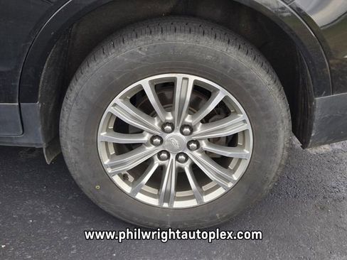 Used 2018 Cadillac XT5 Luxury w/ Driver Awareness Package FWD image 4