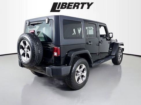 Used 2017 Jeep Wrangler Unlimited Sahara w/ Connectivity Group AWD/4WD image 7