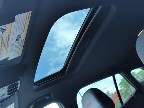 Used 2024 Chevrolet Trax RS w/ Sunroof Package FWD image 3