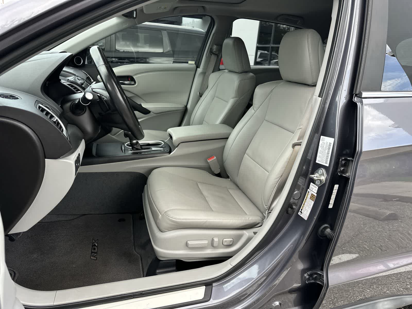 Used 2018 Acura RDX w/ Advance Package FWD image 3
