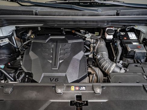 Used 2023 Kia Carnival LX image 35