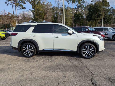 Used 2023 Nissan Pathfinder Platinum w/ Cargo Package image 3