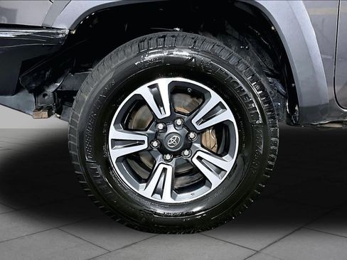 Used 2016 Toyota Tacoma TRD Sport w/ Towing Package RWD image 9