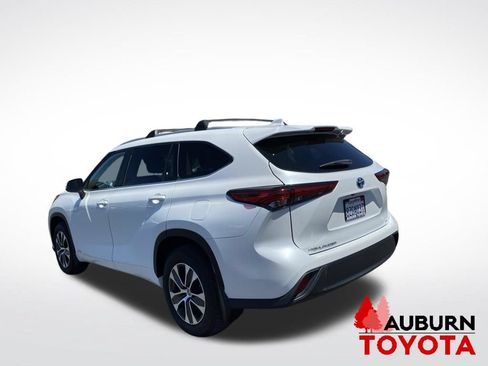 Used 2022 Toyota Highlander XLE AWD/4WD image 5