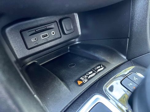 Used 2024 Chevrolet Equinox Premier image 16