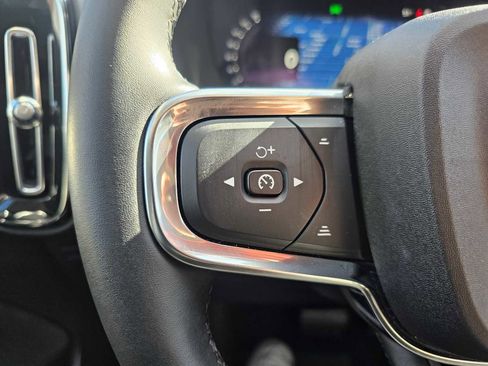 Certified 2025 Volvo XC40 B5 Plus w/ Climate Package AWD/4WD image 33
