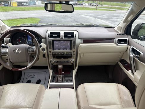 Used 2017 Lexus GX 460 Premium w/ Premium Package AWD/4WD image 25