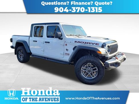 Used 2025 Jeep Gladiator Mojave w/ Convenience Group AWD/4WD image 1