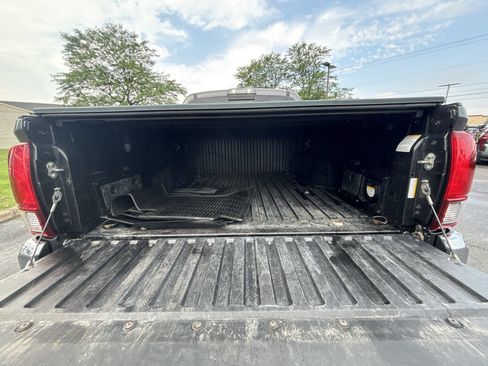 Used 2018 Toyota Tacoma TRD Off-Road AWD/4WD image 25