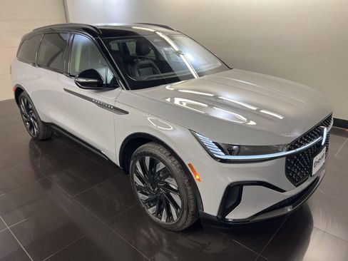 New 2026 Lincoln Nautilus Reserve w/ Jet Appearance Package image 1