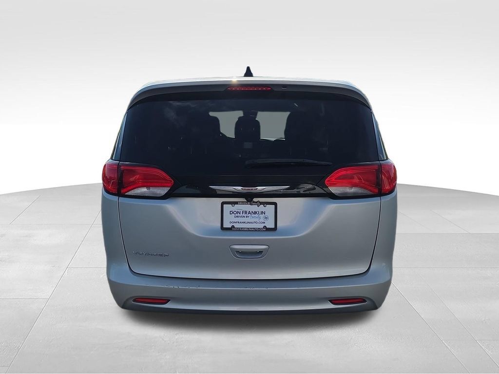 Used 2023 Chrysler Voyager LX FWD image 4