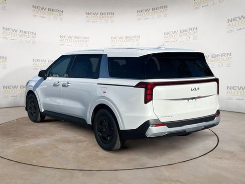 New 2026 Kia Carnival FWD image 3