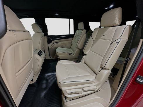 Used 2021 Cadillac Escalade ESV Premium Luxury image 25