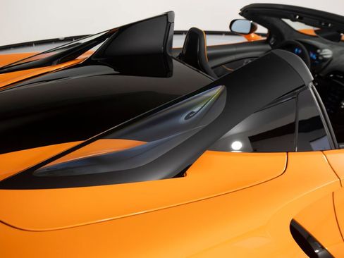 Used 2025 McLaren Artura Spider image 43