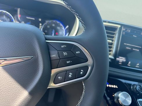 New 2026 Chrysler Pacifica Select image 15