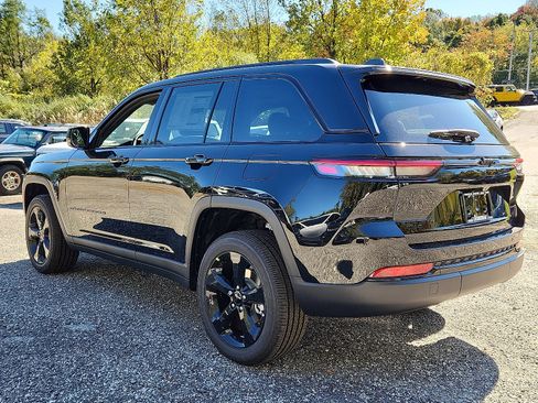 New 2025 Jeep Grand Cherokee Altitude image 3