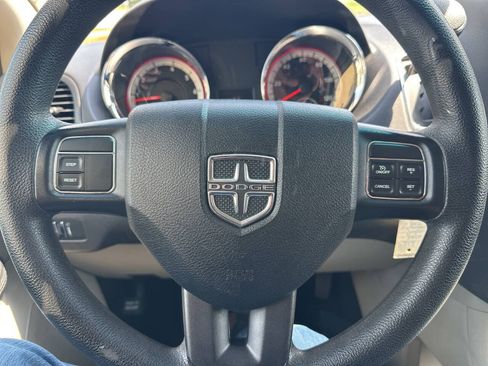 Used 2016 Dodge Grand Caravan SXT FWD image 16