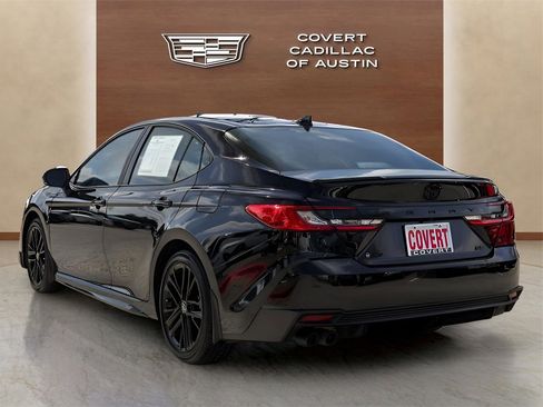 Used 2025 Toyota Camry SE image 3