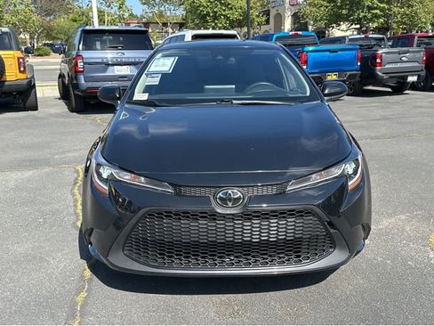 Used 2022 Toyota Corolla LE FWD image 2