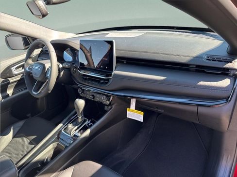 New 2026 Jeep Compass Latitude image 24