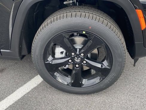 New 2025 Jeep Grand Cherokee Limited w/ Luxury Tech Group II image 11