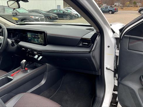 Used 2025 Nissan Kicks SR w/ SR Premium Package image 13