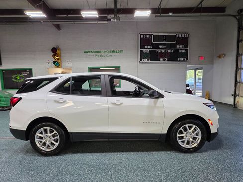 Used 2022 Chevrolet Equinox LS FWD image 5