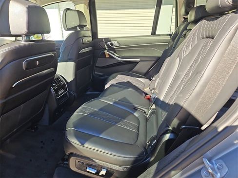 Used 2024 BMW X7 xDrive40i image 37