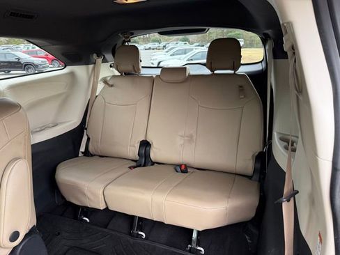 Used 2023 Toyota Sienna XLE w/ XLE Plus Package image 28
